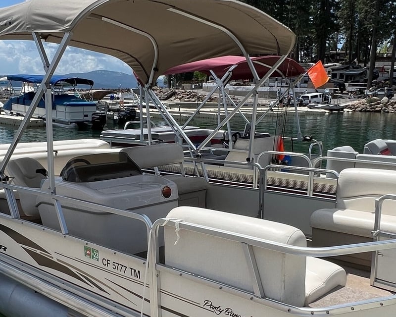 18' Pontoon Boat Rental on Lake Almanor