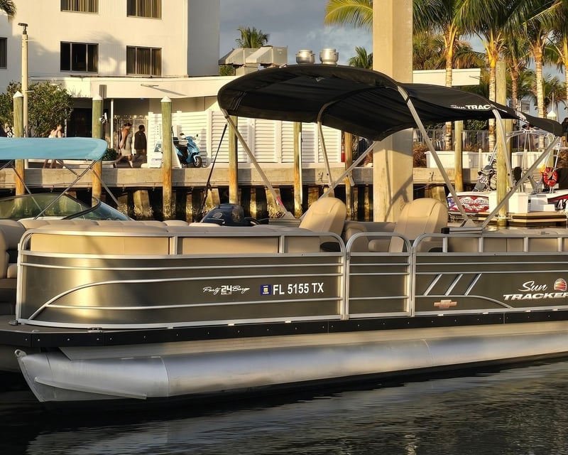 24' Pontoon Boat Rental in Fort Lauderdale