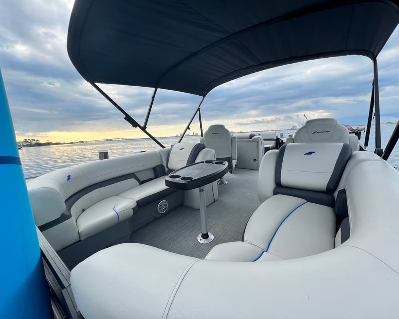 Full-Day Tritoon Boat Rental in Gulf Breeze