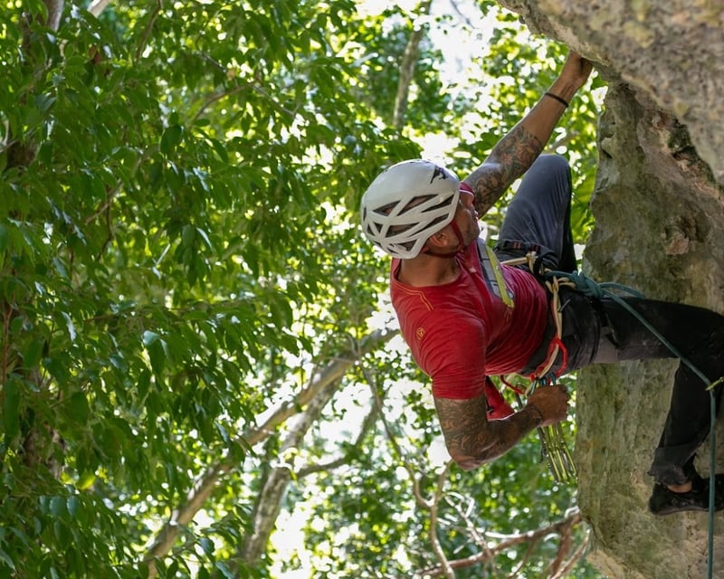 Private Lead Climbing with Guide Belayer in Vega Baja