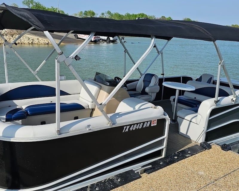 23' Pontoon Boat Rental with Tubing in Lewisville