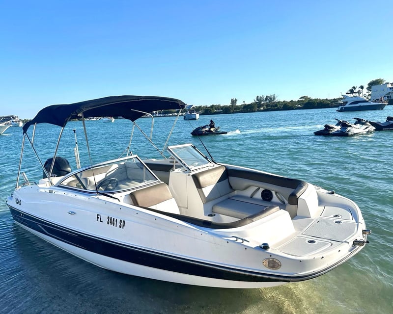 Private Bayliner 190 Cruise on Miami Bay