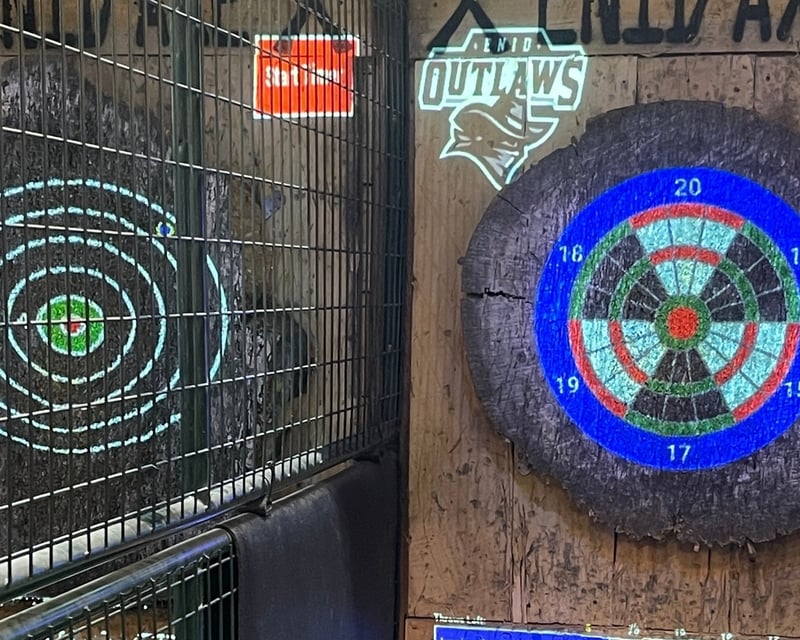 1.5-Hour Axe Throwing Experience in Enid