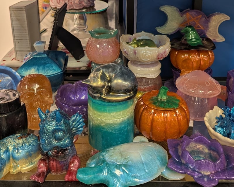 Resin Art Class in Woodbury with 20+ Molds & 30+ Colors