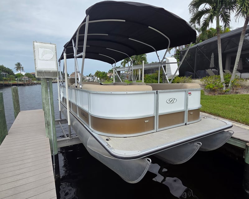 Cape Coral 25' Pontoon Boat Rental