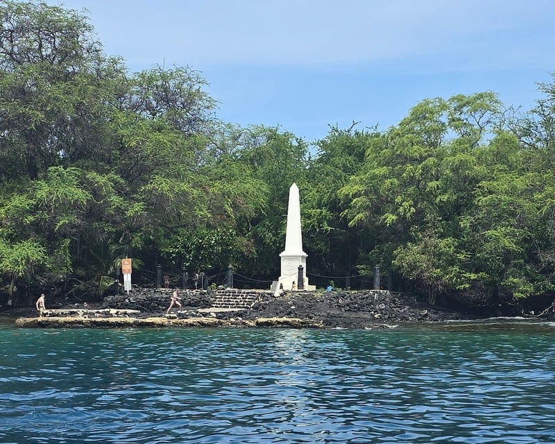 Captain Cook Monument Snorkel Tour from Kailua-Kona