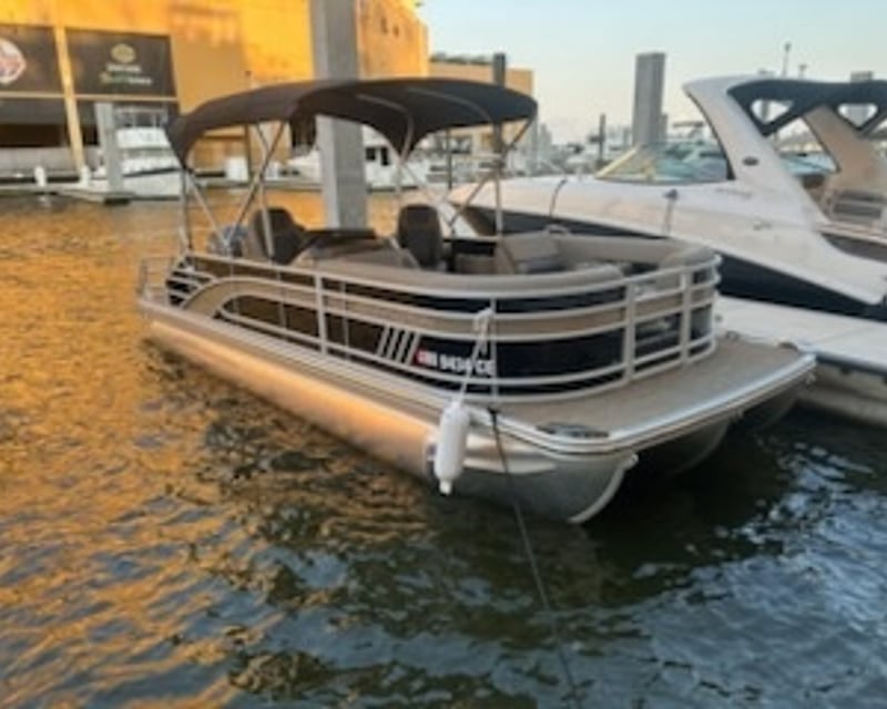 Biloxi 22' Pontoon Boat Rental