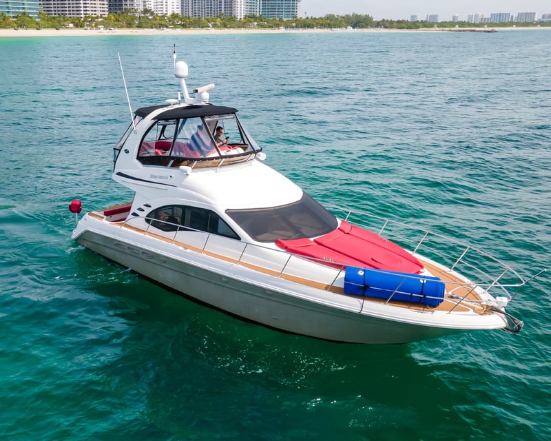 Cruise Miami on a 46' Sea Ray Yacht Charter