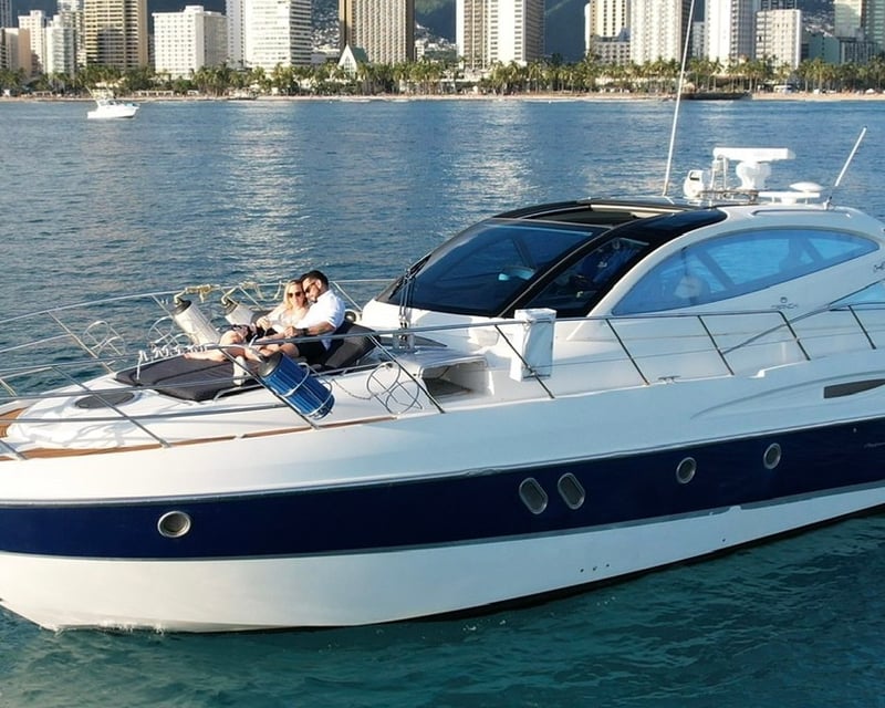 Private 2-Hour Yacht Charter in Waikiki
