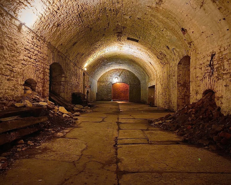 Explore Cincinnati Brewery District Architecture Walking Tour