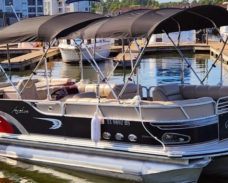 23' Tritoon Boat Rental on Lake Conroe