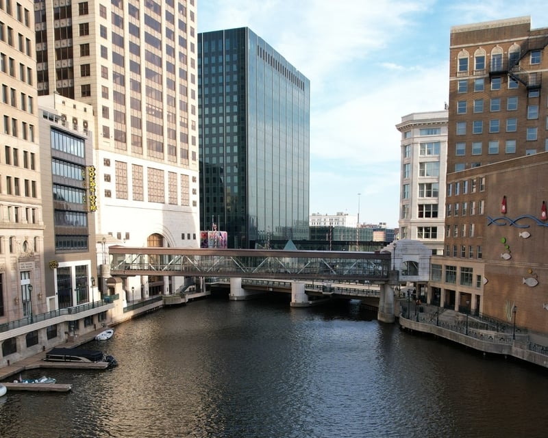 Milwaukee Riverwalk Art & History Guided Tour
