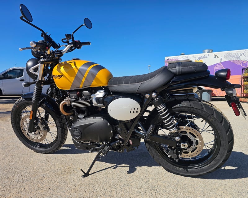 Motorcycle Rental in Honolulu on a Triumph Scrambler 900