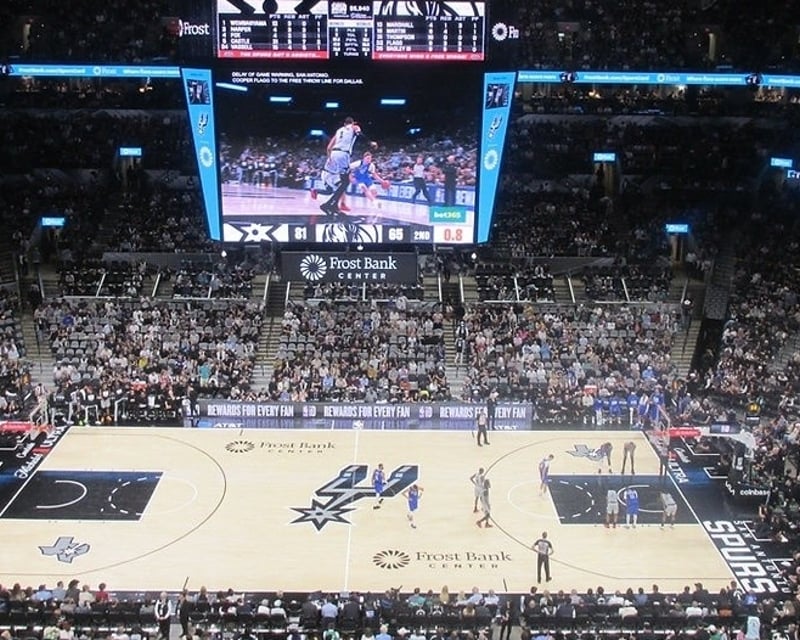Spurs Game & Behind-the-Scenes Arena Tour in San Antonio