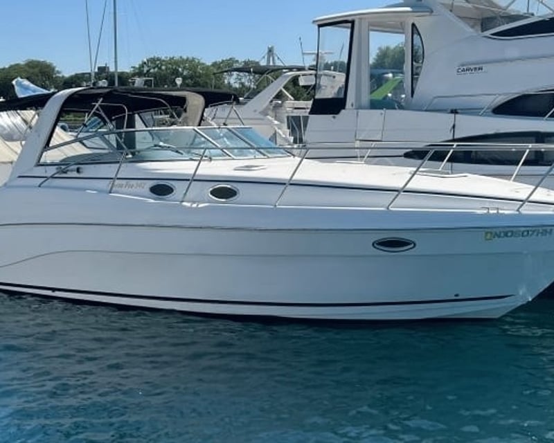 Private 37-Foot Yacht Charter in Chicago