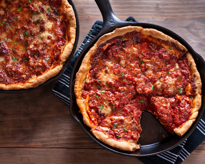 Explore Chicago on a 3.5-Hour Pizza Bus Tour