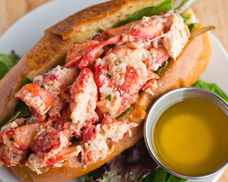 Boston Seafood Walking Tour with Lobster Roll & Chowder