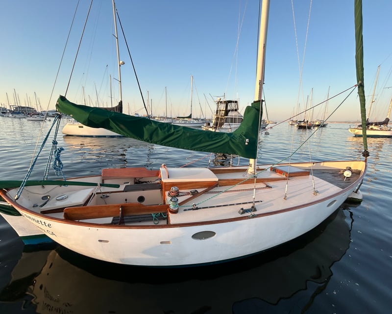 Sail a 24' Sloop Rental at Old Fisherman's Wharf