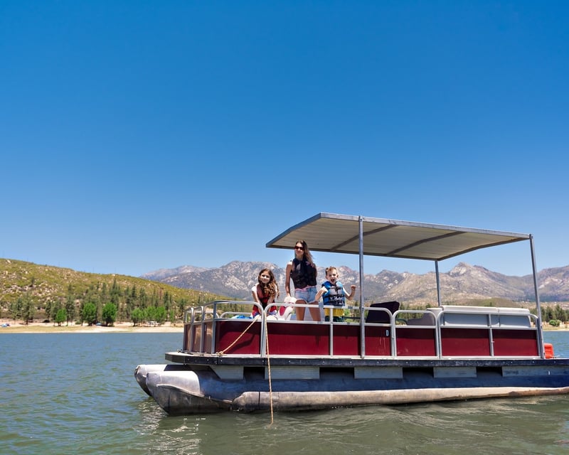 Lake Hemet Fishing Pontoon Boat Rental