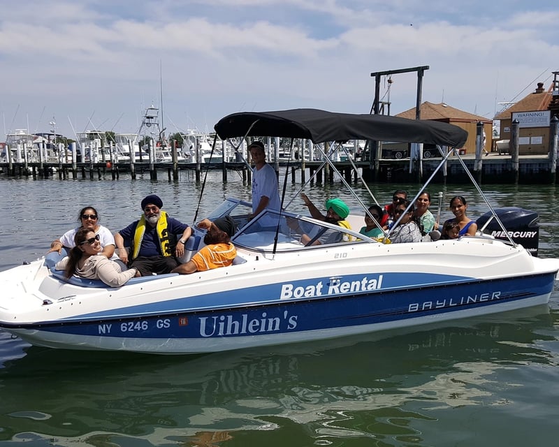 21' Bow Rider Boat Rental for Watersports in Montauk