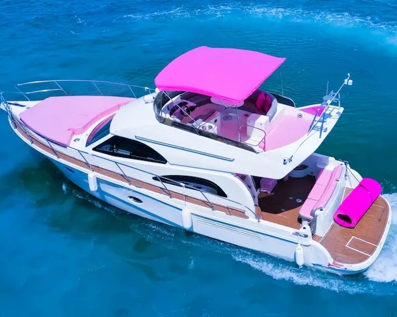 48' Yacht Charter on Biscayne Bay in Miami