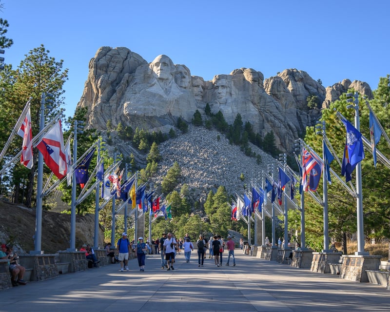 9.5-Hour Mount Rushmore Guided Bus Tour