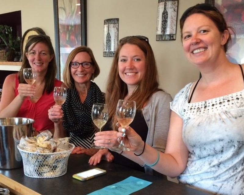 Historic Trolley Winery Tour & Lunch near Wisconsin Dells