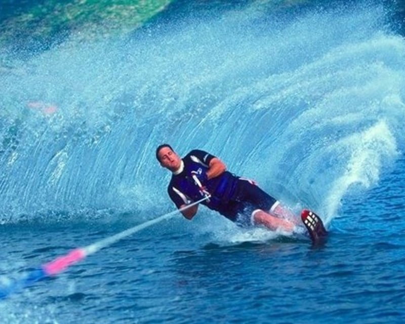 Guided Waterskiing in Honolulu