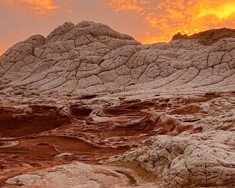White Pocket Sunset Jeep Tour & Hike from Kanab