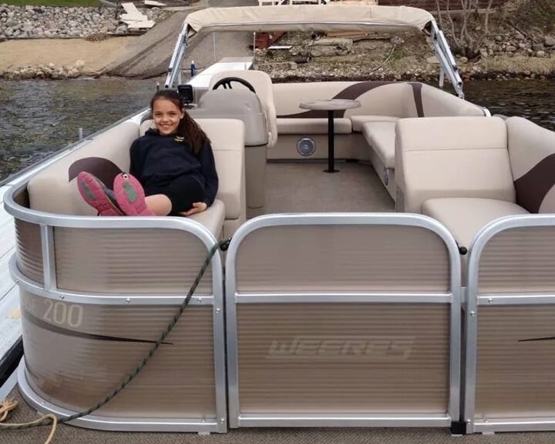 21' Pontoon Rental in Carlos