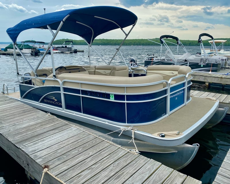 20' Pontoon Boat Rental on Lake Wallenpaupack