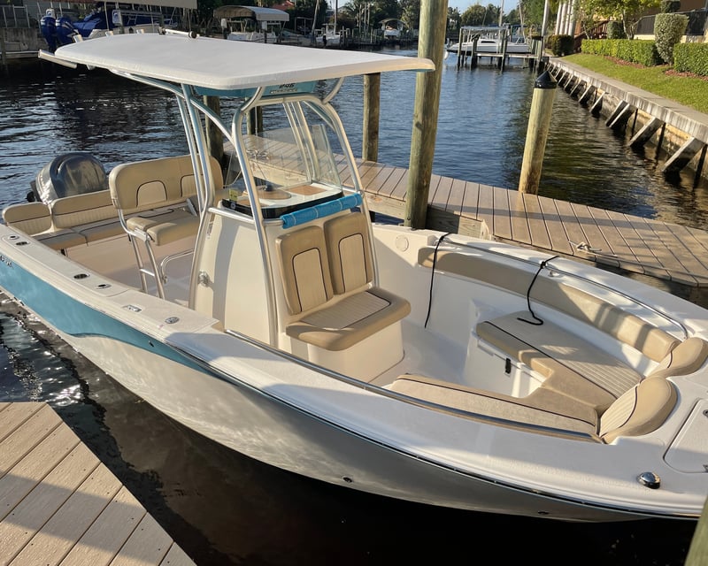 25' Center Console Fishing Boat Rental in Cape Coral