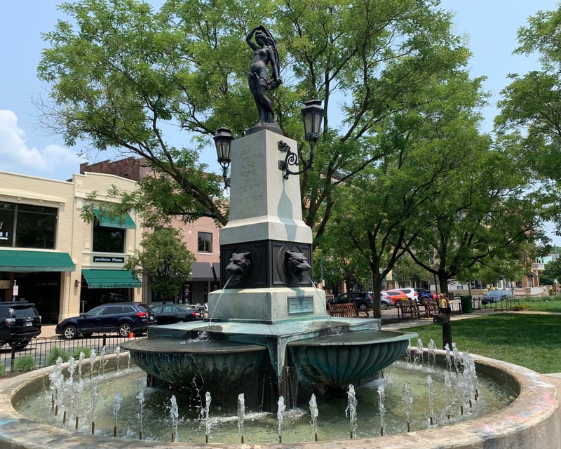 Hyde Park 3-Hour Food & Drink Tour