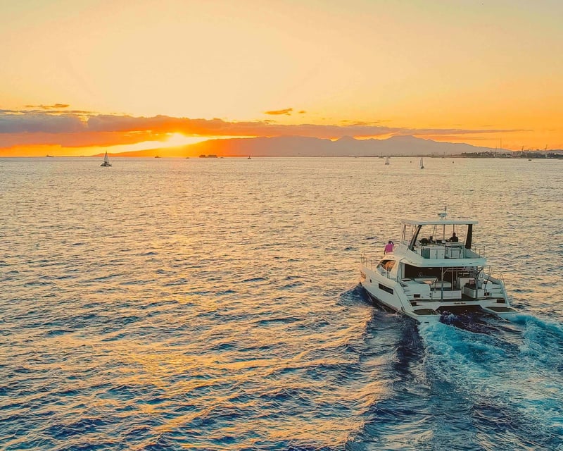 Sail Waikiki on a Sunset Tasting Cruise