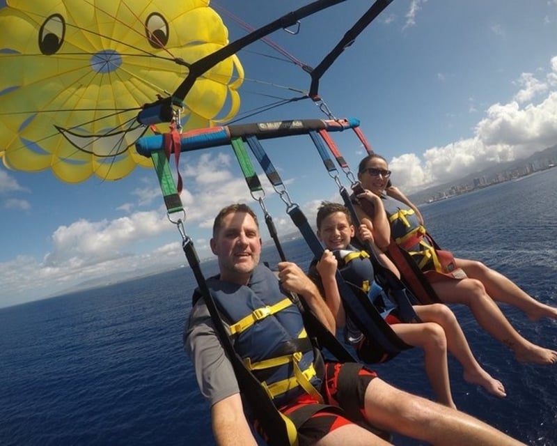 1-Hour Parasailing Flight in Honolulu