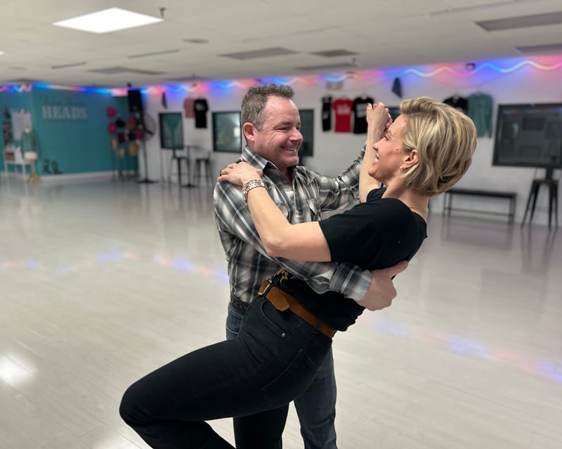 Private Two-Step Dance Lesson for Couples in Nashville