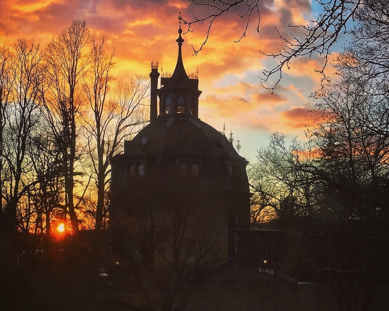 Octagon House Tour & Poe's The Raven Reading in Irvington