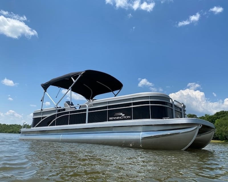 24' Pontoon Boat Rental on Lake Bowen