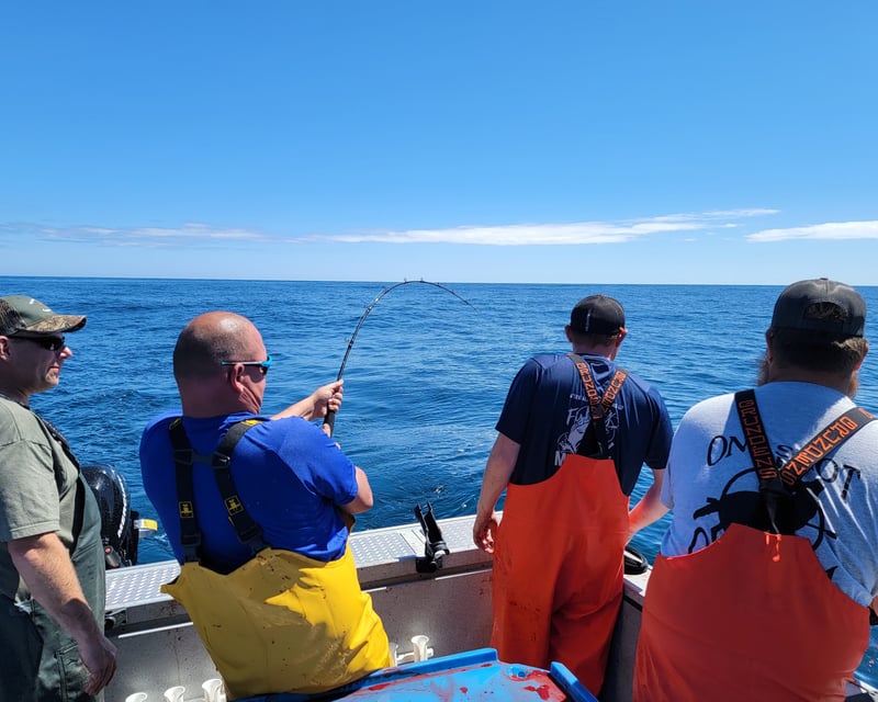 Full-Day Pacific Tuna Fishing Trip in Charleston, Oregon
