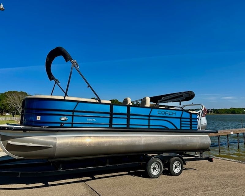 Cedar Creek Lake 12-Person Boat Rental