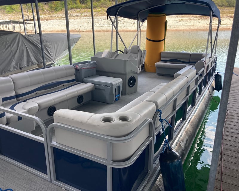 Cruise Austin on a 26' Captained Pontoon Charter