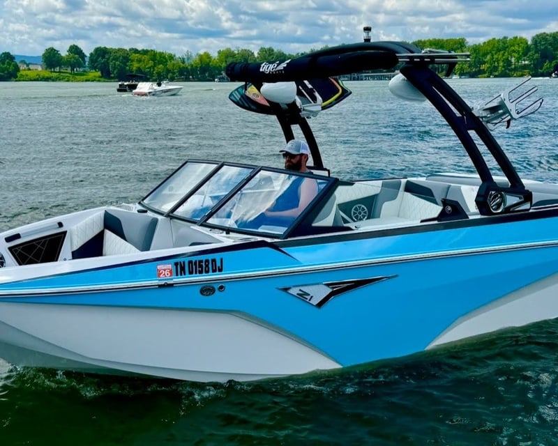 21' Wake Boat Rental in Winchester, TN
