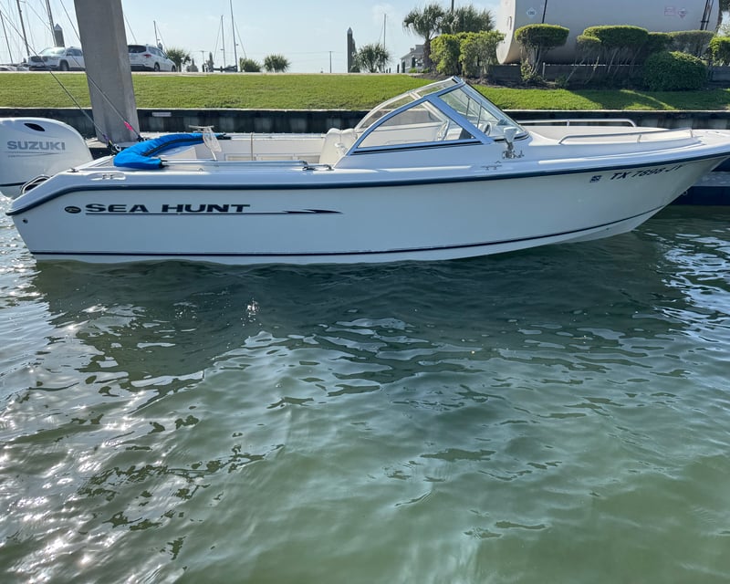 20' Fishing Boat Rental in Hitchcock