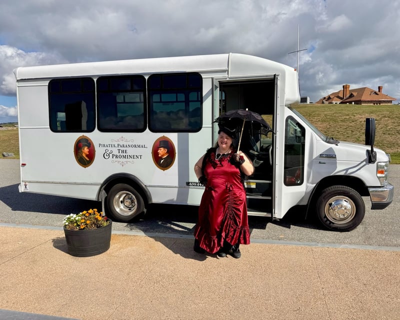 Historic Newport Bus Tour with Costumed Guides