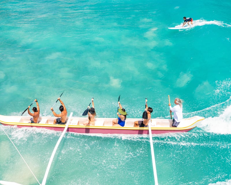 Waikīkī Outrigger Canoe Surfing