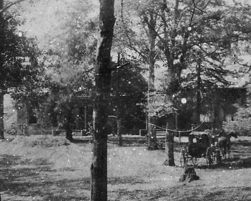 Haunted Dinner & Candlelit Ghost Tour in Natchez