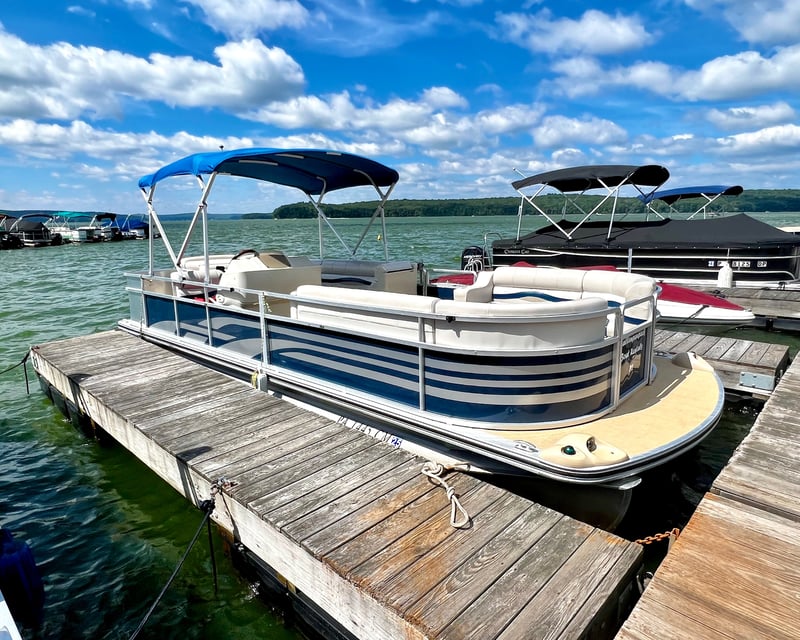 Lake Wallenpaupack 24' Pontoon Boat Rental