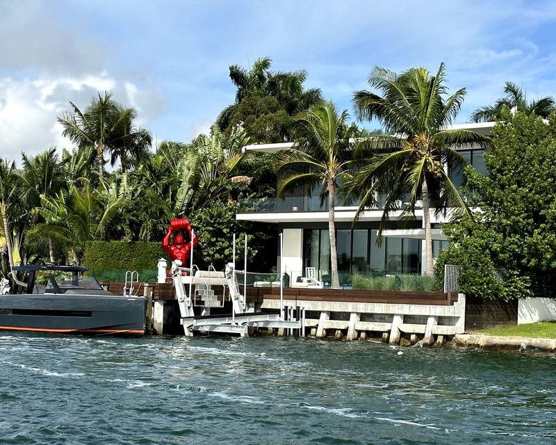 Miami Skyline & Celebrity Homes Cruise from South Beach