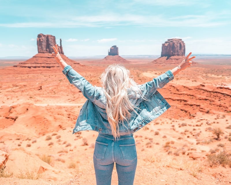 Phoenix to Monument Valley Flight & Navajo 4x4 Tour