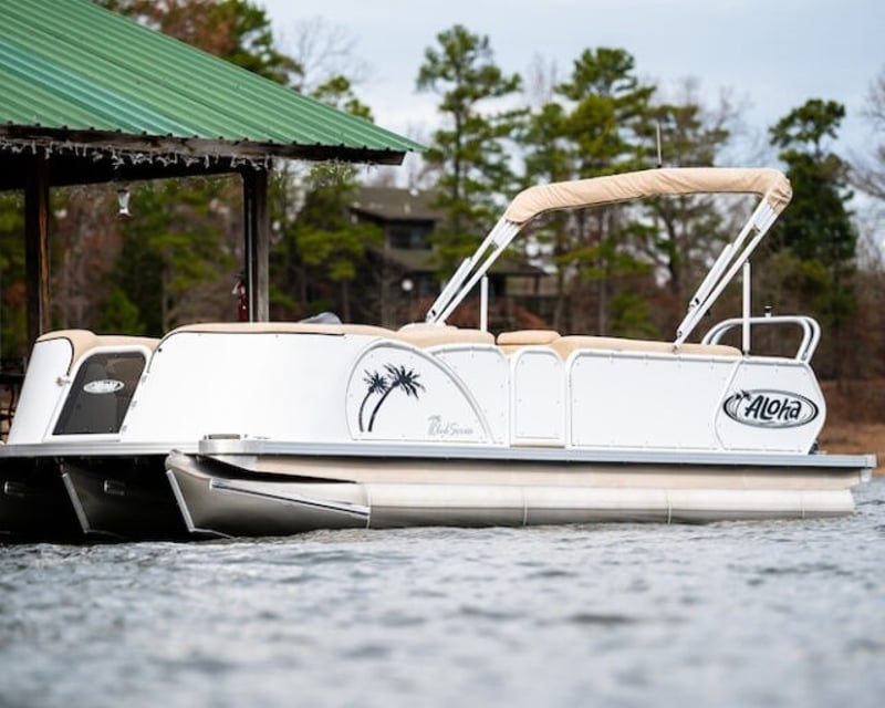 23' Tri-Toon Rental in Traverse City